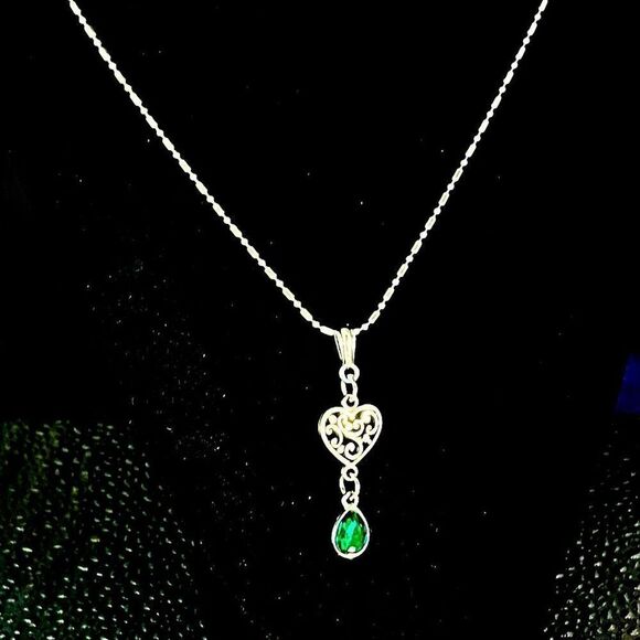 BAB Green Tear Drop & Heart w/925 Silver Chain - Picture 2 of 8